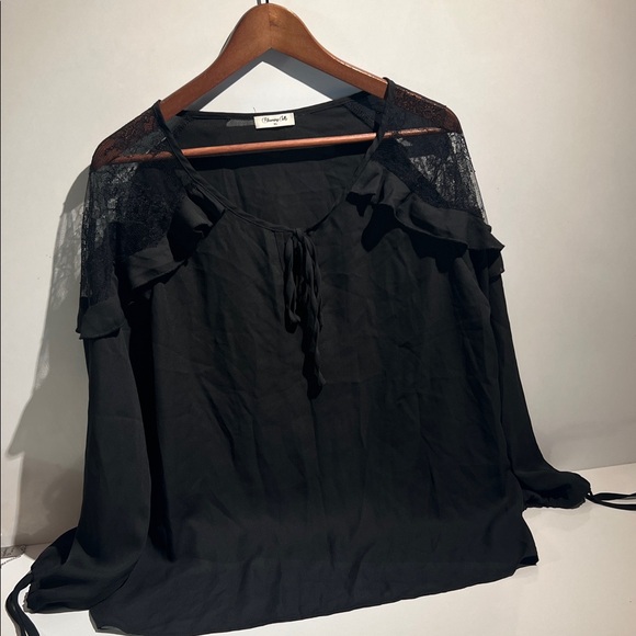 Chic Black Lace Women's Blouse - Picture 10 of 11